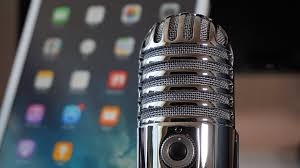 podcasts: imagen de un micrófono radiofónico para grabar podcast.