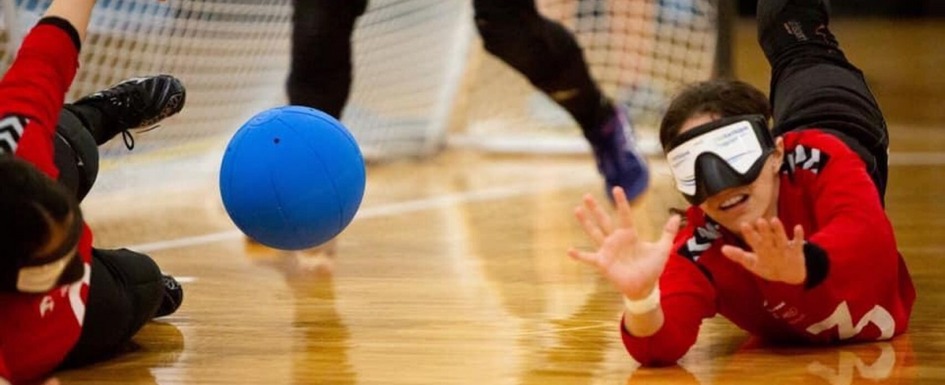 imagen de niños ciegos haciendo deporte.