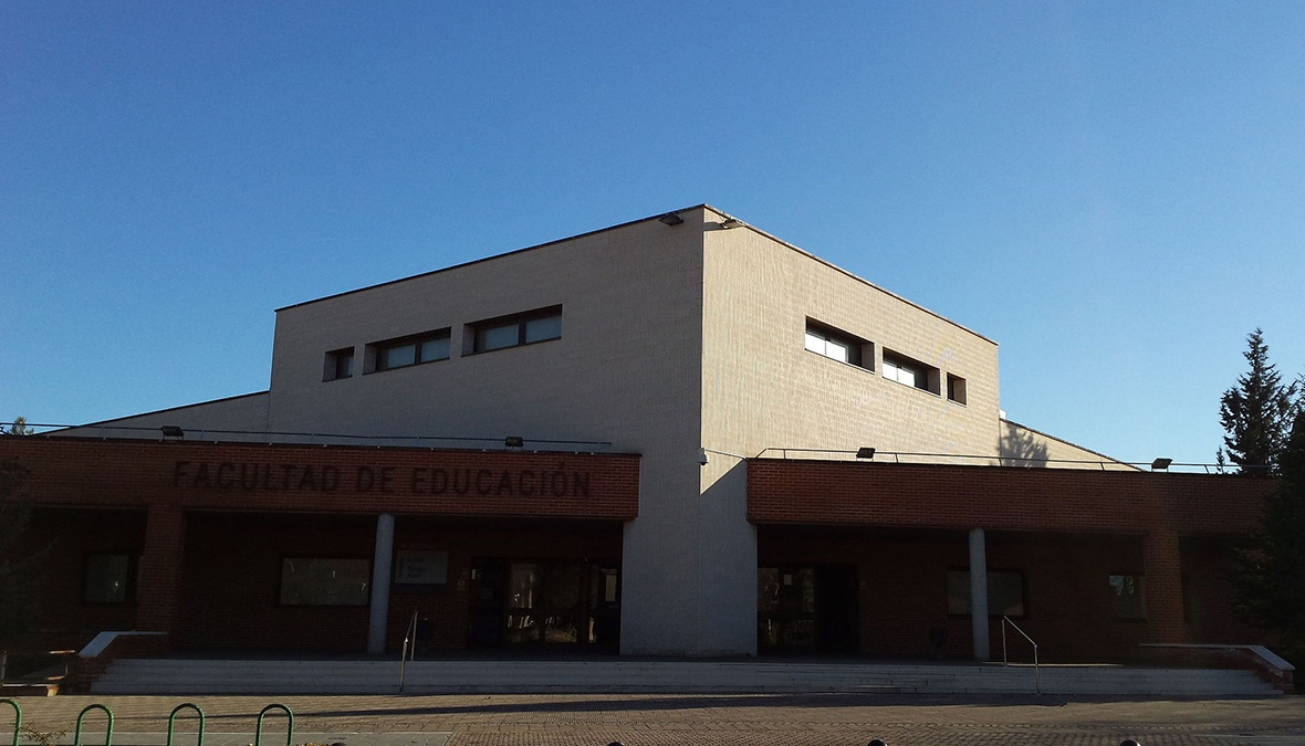 integración de personas: imagen de la Escuela Universitaria de Magisterio de Albacete