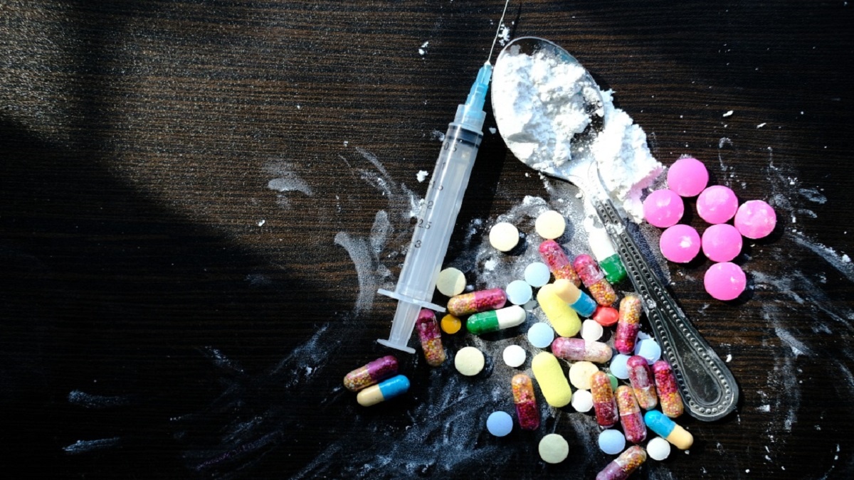 drogas en el aula: imagen de diferentes tipos de drogas