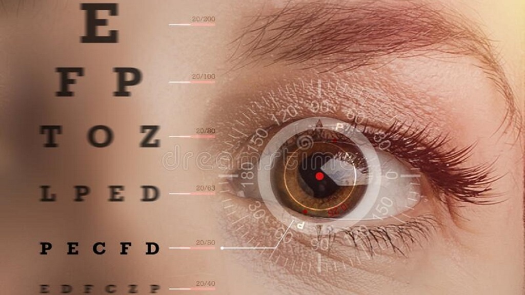 mejorar la vista: imagen de un ojo visto a través de un aparato óptico