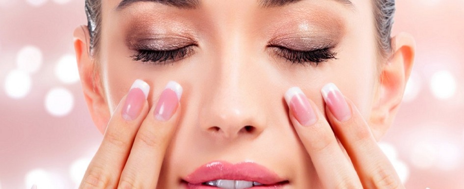 yoga ocular: imagen de una persona haciendo ejercicios de yoga ocular