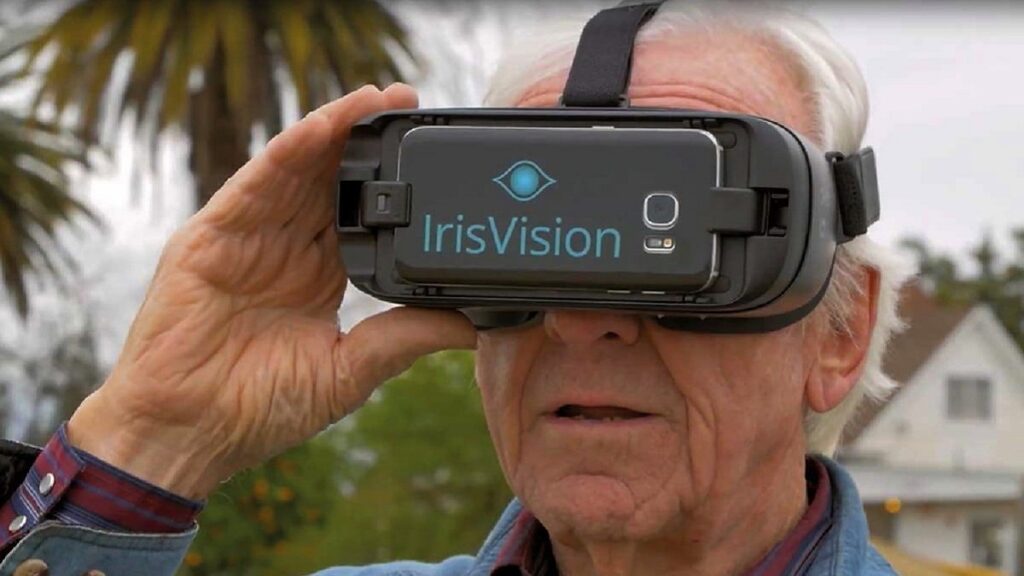 irisvision: imagen de una persona usando el dispositivo
