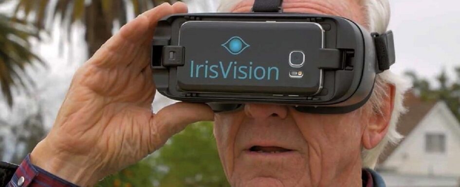 irisvision: imagen de una persona usando el dispositivo
