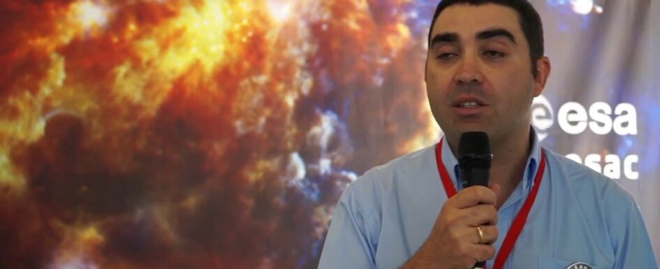 imagen del astrónomo enrique perez