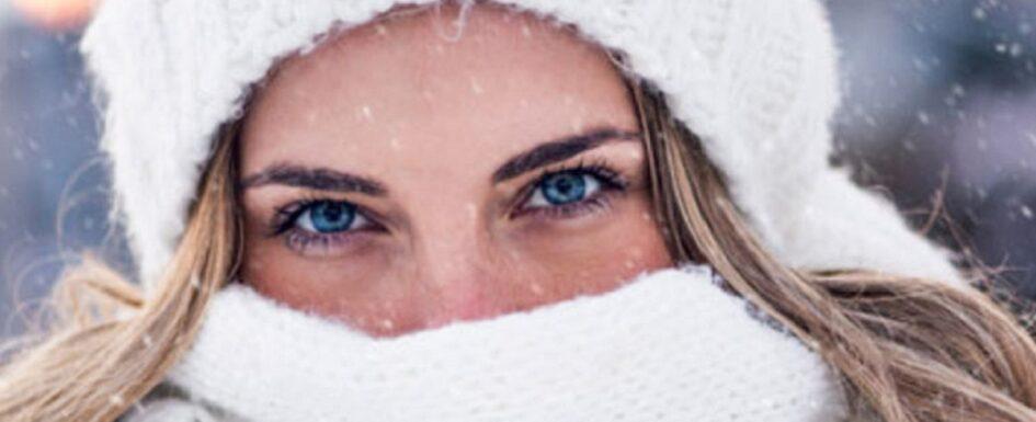 invierno y cuidado de los ojos: imagen de un mujer abrigada