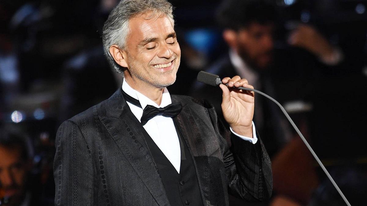 imagen de Andrea Bocelli durante una actuación