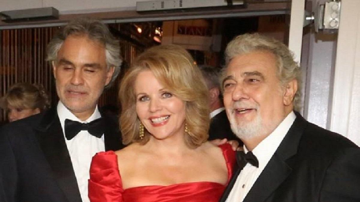 imagen de Andrea Bocelli durante una actuación con Plácido Domingo y Renee Fleming