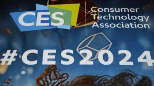 cartel de la CES 2024 con el nombre de la feria en letras grandes de color blanco