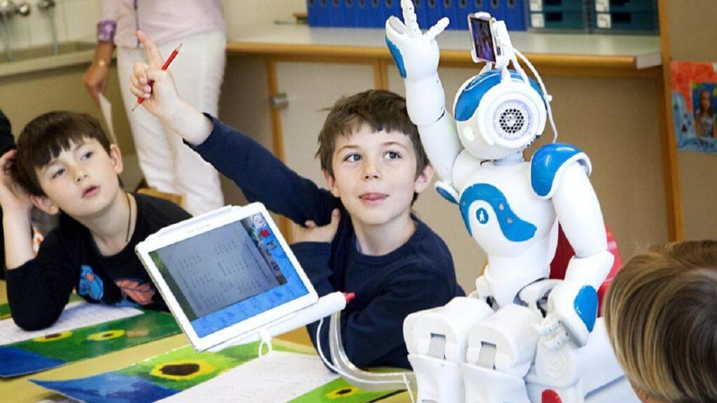 se ve niños programando un robot usando una aplicación basada en inteligencia artificial