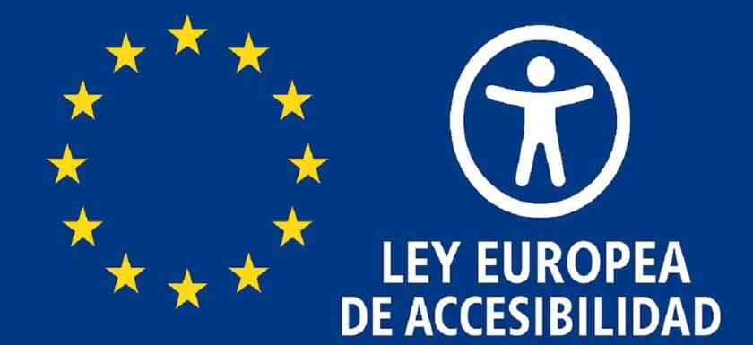 Se muestra la bandera de la Unión Europea, con un círculo de doce estrellas amarillas sobre un fondo azul. A la derecha, hay un símbolo de accesibilidad en blanco, que consiste en una figura humana estilizada con los brazos extendidos dentro de un círculo. Debajo del símbolo, en letras blancas, está el texto ley europea de accesibilidad. Esta imagen representa la legislación europea sobre accesibilidad, destacando la importancia de la inclusión y el acceso igualitario para todas las personas.