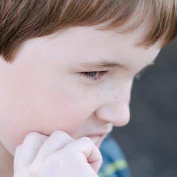 imagen de un niños con trastorno por ansiedad.