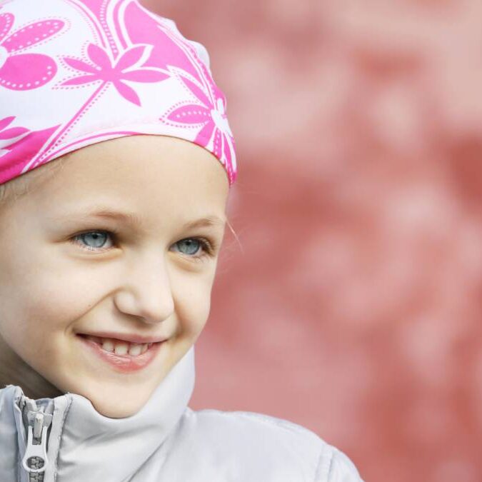 imagen de una niña con cáncer.